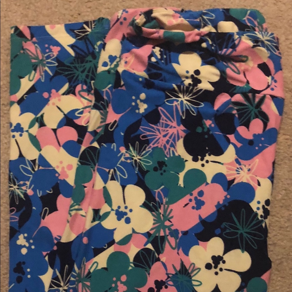 Lularoe tall and curvy leggings